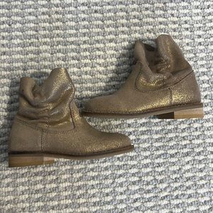 Mini Boden gold ruched booties